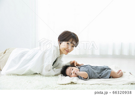 ママと赤ちゃん　 66320938