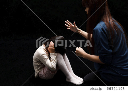 幼児 児童 虐待 いじめ 女の子 少女 幼児 児童 虐待 いじめ 女の子 少女 66321193