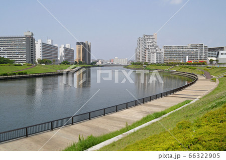 北区豊島五丁目団地群と足立区新田のマンション群と隅田川テラス 66322905