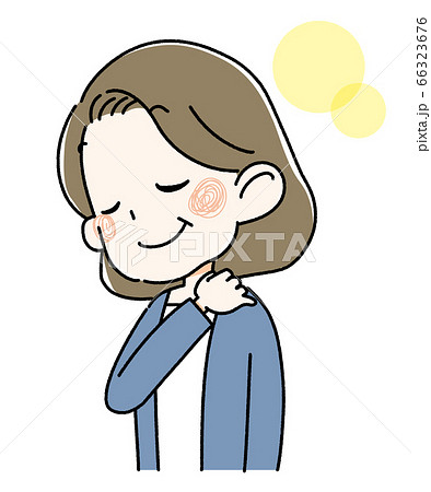 肩をもむシニア女性 66323676