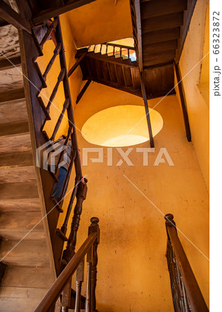 キューバ トリニダー 革命博物館の塔の階段室 キューバ トリニダー 革命博物館の塔の階段室 66323872