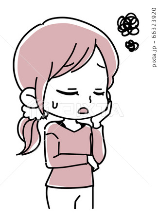 目を閉じて悩む女性　単色 66323920