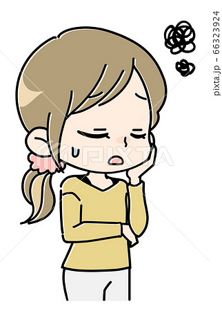 目を閉じて悩む女性1 目を閉じて悩む女性1 66323924