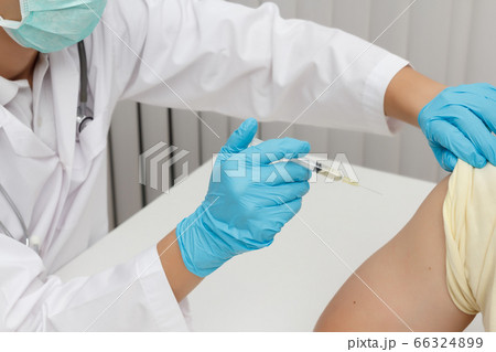The doctor conducted a covid-19 vaccination The doctor conducted a covid-19 vaccination 66324899