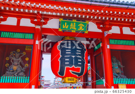 日本の東京都市景観 七年ぶりに新調された浅草寺雷門の大提灯 日本の東京都市景観 七年ぶりに新調された浅草寺雷門の大提灯 66325430