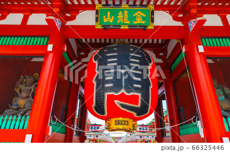 日本の東京都市景観 七年ぶりに新調された浅草寺雷門の大提灯 日本の東京都市景観 七年ぶりに新調された浅草寺雷門の大提灯 66325446