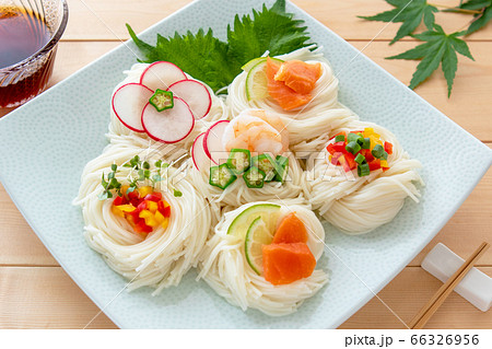 そうめんと薬味とめんつゆ 66326956
