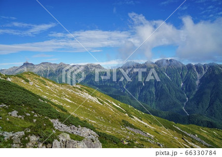 笠ヶ岳杓子平からの穂高連峰 66330784