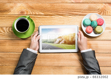 Businesswoman having coffee break 66332002