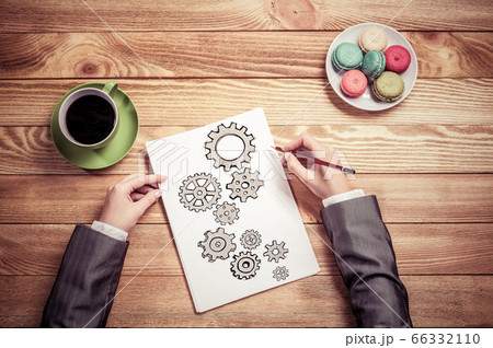 Businesswoman sketching teamwork concept 66332110