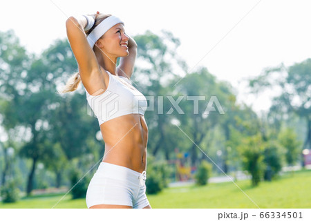Woman runner Woman runner 66334501