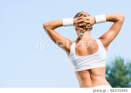 Woman runner 66335845