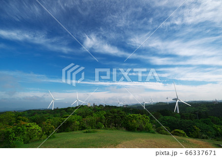 新緑の青山高原　ウインドファーム 66337671
