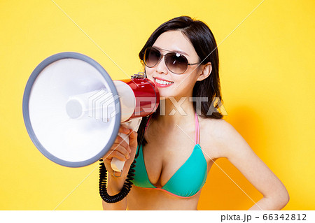 asian bikini girl use loudspeaker 66342812