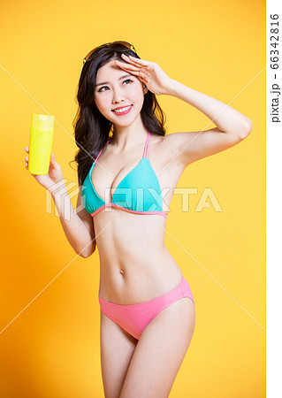 asian bikini girl take sunscreen 66342816