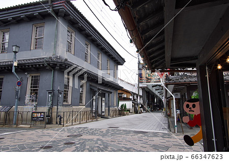 滋賀県長浜市:長浜の町並み「黒壁スクエア」と"飛び出し坊や" 滋賀県長浜市:長浜の町並み「黒壁スクエア」と"飛び出し坊や" 66347623