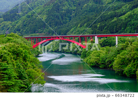 富山・神通橋に架かる布尻楡原大橋 66348722
