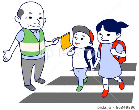 【マスク無】おじいさんに見守られながら横断歩道をわたる小学生 - 主線あり 66349890