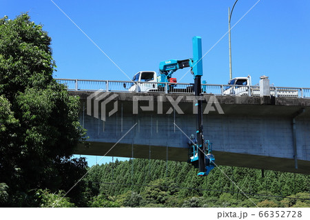 橋梁点検車と青い空(鴛鴦橋) 橋梁点検車と青い空(鴛鴦橋) 66352728