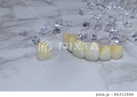 きれいな歯で美味しく食べて健康そして笑顔に 66352896
