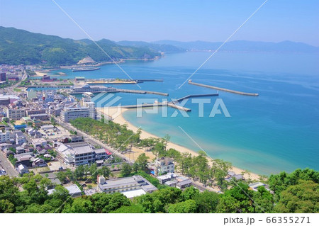兵庫県　淡路島　洲本城から洲本市内や大浜を望む 66355271
