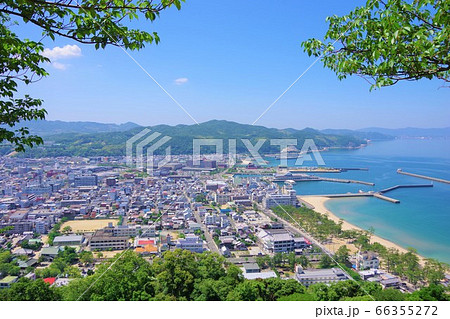 兵庫県　淡路島　洲本城から洲本市内や大浜を望む 66355272