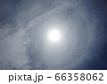 光輪　空と太陽と雲　爽やかな空 66358062