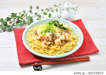 オリジナル料理のマーボー焼きそば、麻婆ヤキソバ、麻婆焼そば。 66358859