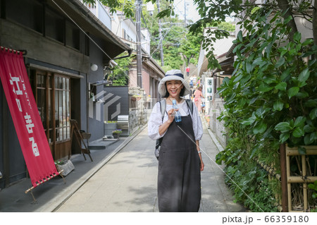 神奈川県藤沢市江の島を楽しむ旅ガール 旅女子 神奈川県藤沢市江の島を楽しむ旅ガール 旅女子 66359180