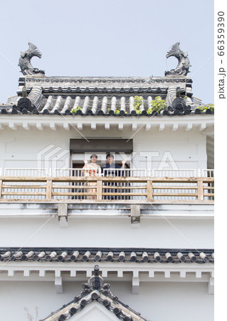 杵築城の展望台から手をふる 杵築城の展望台から手をふる 66359390