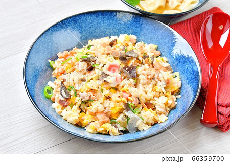 コロナ対策に!ビタミンDチャーハン(ビタミンD食材炒飯)!銀鮭(シャケ)+キクラゲ+卵(万能栄養素) コロナ対策に!ビタミンDチャーハン(ビタミンD食材炒飯)!銀鮭(シャケ)+キクラゲ+卵(万能栄養素) 66359700