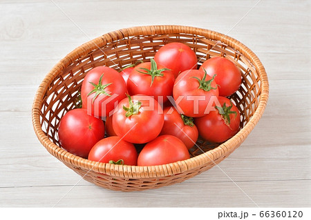 トマト、フルーツトマトの食材イメージ、篭盛り、たくさん、新鮮