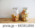 自家製の梅干しと梅シロップの保存 66361890