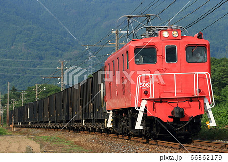 秩父鉄道鉱石貨物列車（デキ506、赤い機関車） 66362179