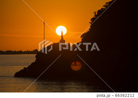 天草市河浦町﨑津マリア像の夕陽 66362212