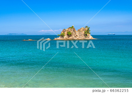 愛媛県 美しい瀬戸内海 しまなみ海道大島のビーチの写真素材