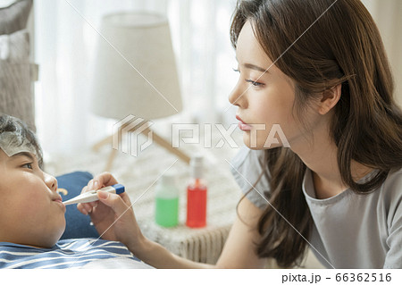 韓国人 ママ 母 66362516