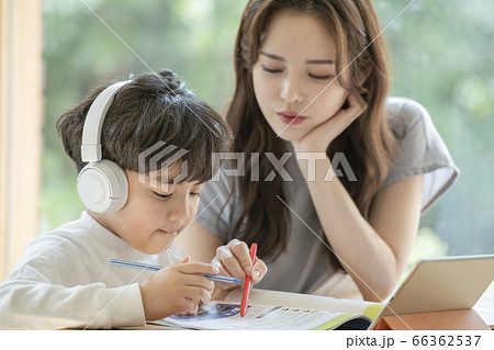 韓国人 ママ 母 66362537