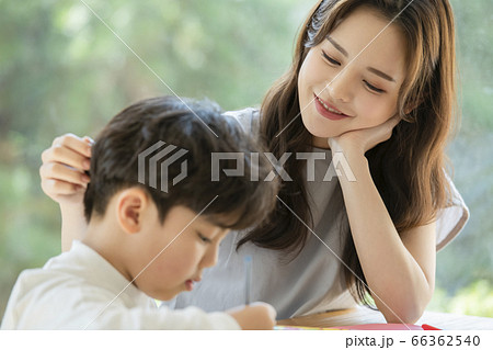 韓国人 ママ 母 66362540