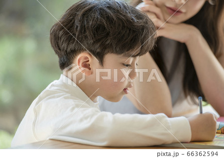 韓国人 ママ 母 66362594