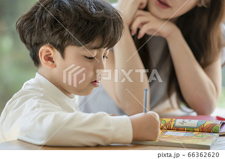韓国人 ママ 母 66362620