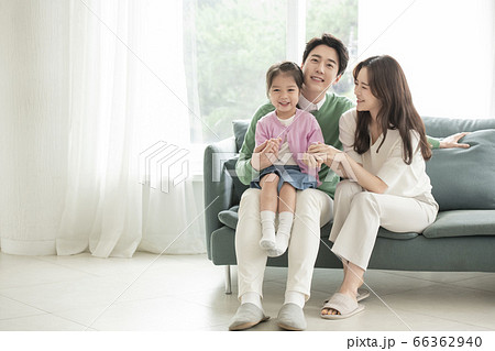 ポートレート 人物 家族 66362940