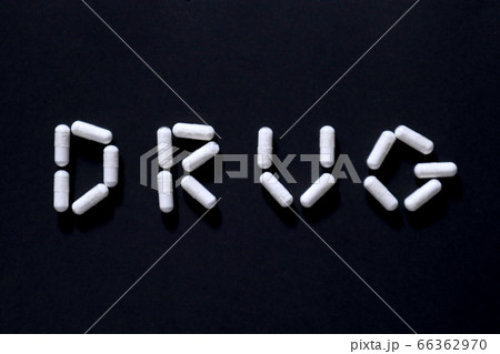 カプセル剤で作ったドラッグの文字 カプセル剤で作ったドラッグの文字 66362970
