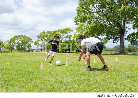 サッカー練習 66363628