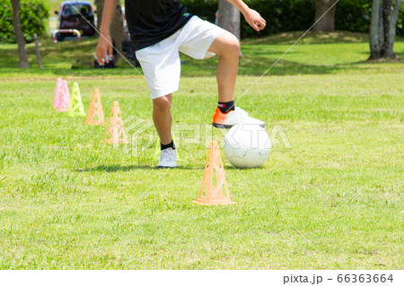 サッカー練習 66363664
