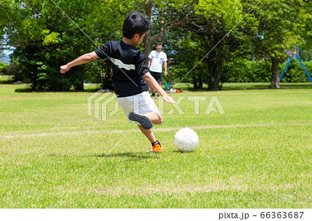 サッカー練習 66363687