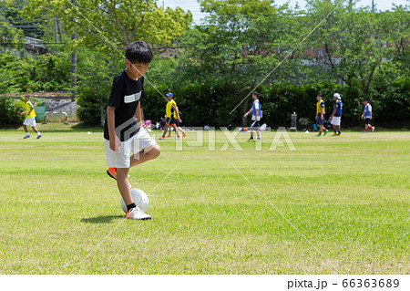 サッカー練習 66363689