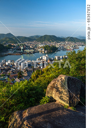 《広島県》早朝の尾道の街並み・ポンポン岩よりのぞむ風景 《広島県》早朝の尾道の街並み・ポンポン岩よりのぞむ風景 66367852