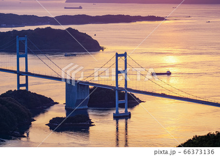 【瀬戸内しまなみ海道】来島海峡大橋 夕景 【瀬戸内しまなみ海道】来島海峡大橋 夕景 66373136