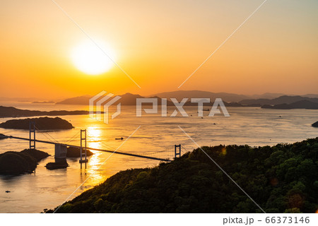 【瀬戸内しまなみ海道】来島海峡大橋　夕景 66373146